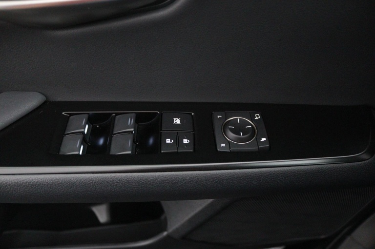 Lexus UX - 250h Preference Line 27