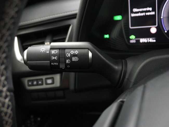 Lexus UX - 250h Preference Line