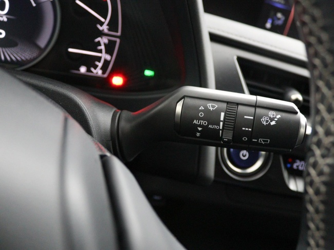 Lexus UX - 250h Preference Line