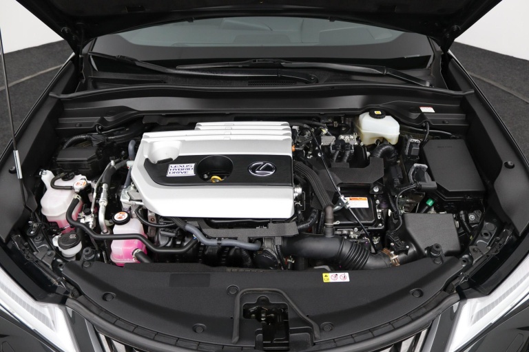 Lexus UX - 250h Preference Line 33