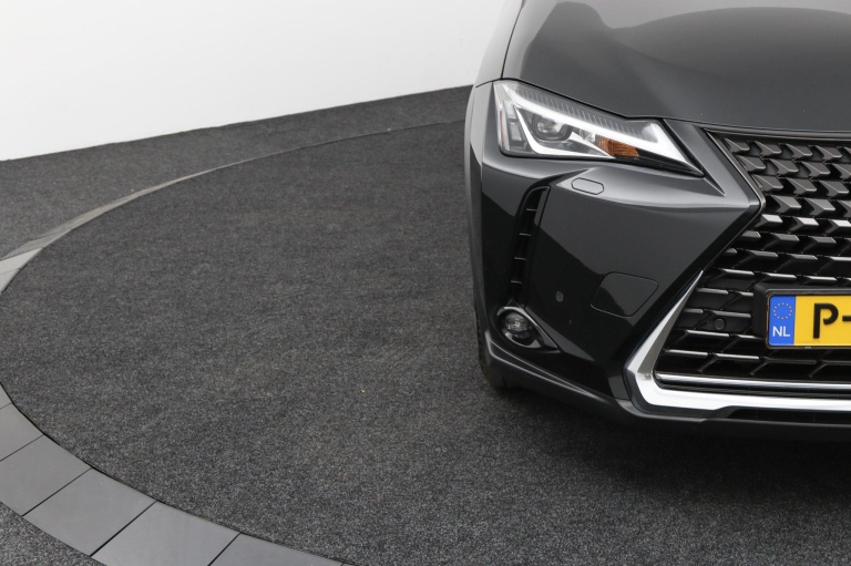 Lexus UX - 250h Preference Line 34