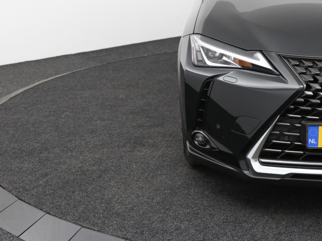 Lexus UX - 250h Preference Line