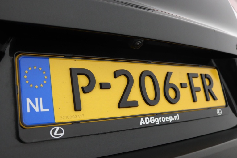 Lexus UX - 250h Preference Line 37