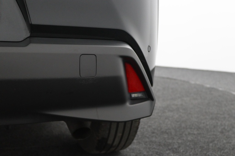 Lexus UX - 250h Preference Line 38