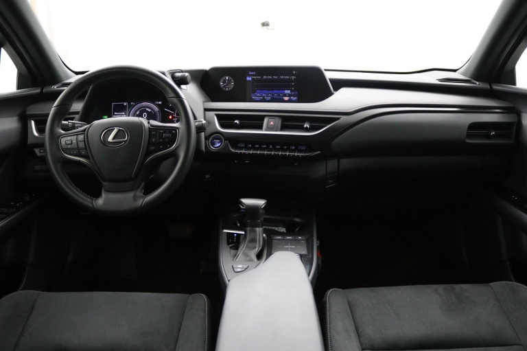 Lexus UX - 250h Preference Line 4