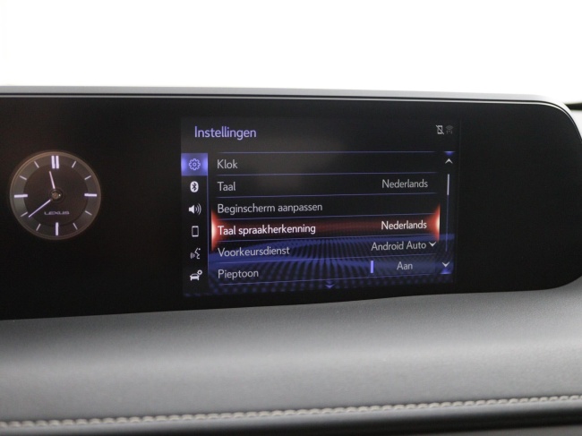 Lexus UX - 250h Preference Line