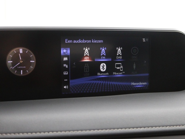 Lexus UX - 250h Preference Line