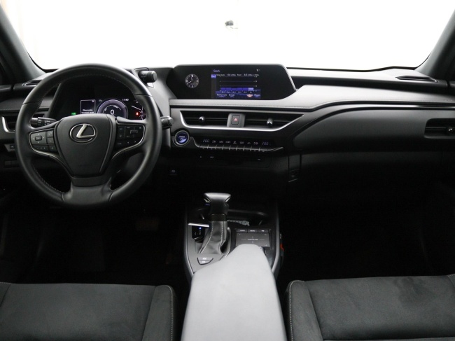 Lexus UX - 250h Preference Line