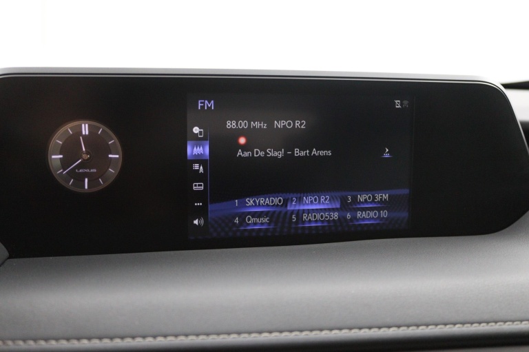 Lexus UX - 250h Preference Line 8