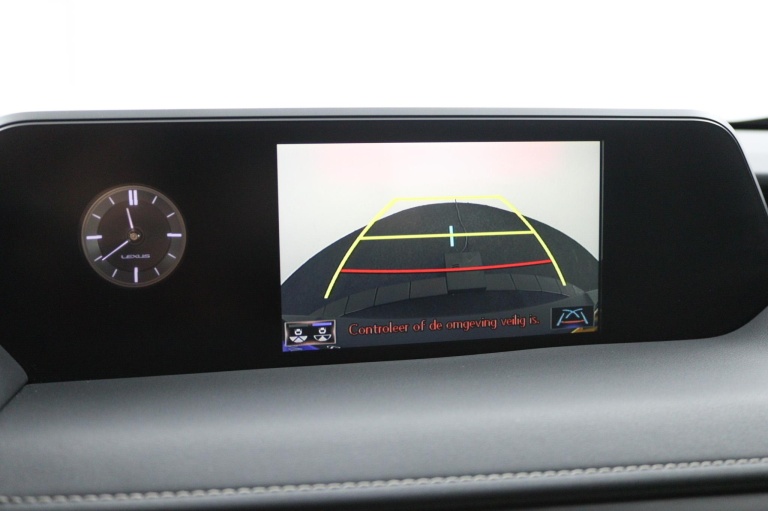 Lexus UX - 250h Preference Line 9