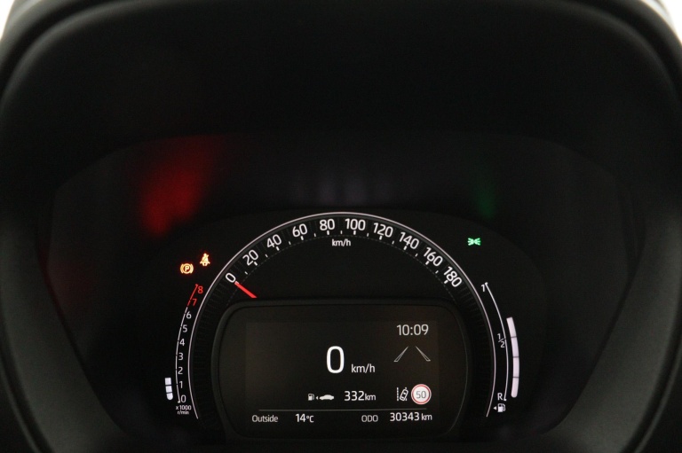 Toyota Aygo X - 1.0 VVT-i MT Play 6