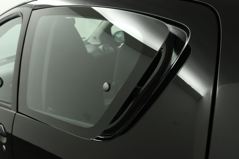 Toyota Aygo - 1.0-12V Comfort Navigator 39