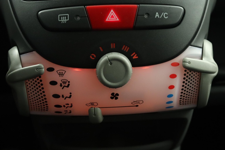 Toyota Aygo - 1.0-12V Comfort Navigator 7