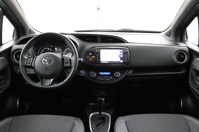 Toyota Yaris - 1.5 Hybrid Executive 11