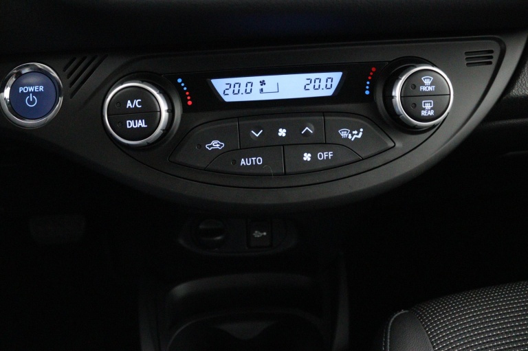 Toyota Yaris - 1.5 Hybrid Executive 17