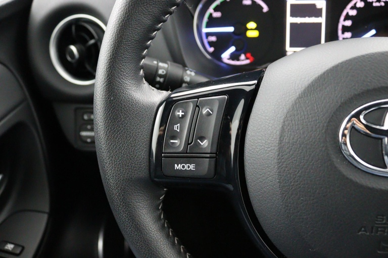 Toyota Yaris - 1.5 Hybrid Executive 18