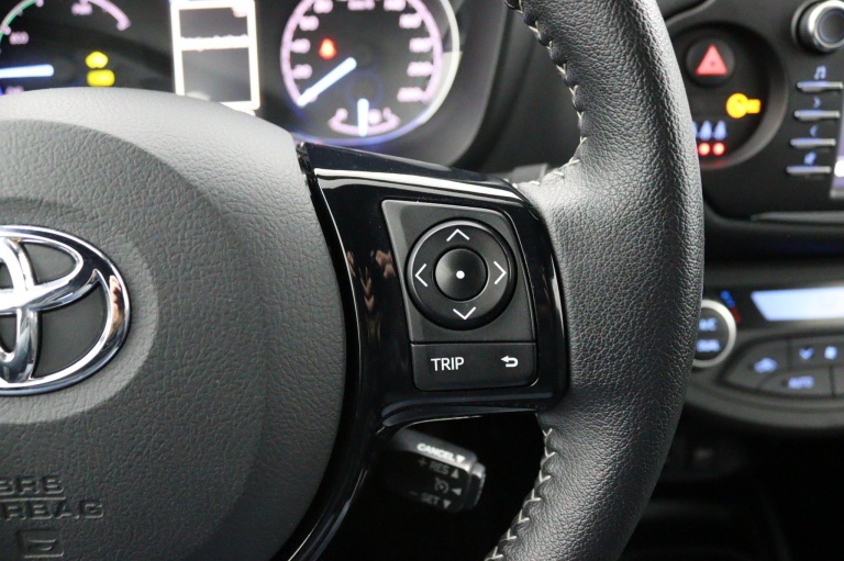 Toyota Yaris - 1.5 Hybrid Executive 19