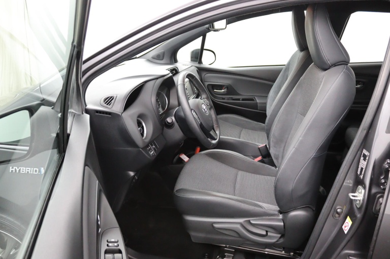Toyota Yaris - 1.5 Hybrid Executive 9