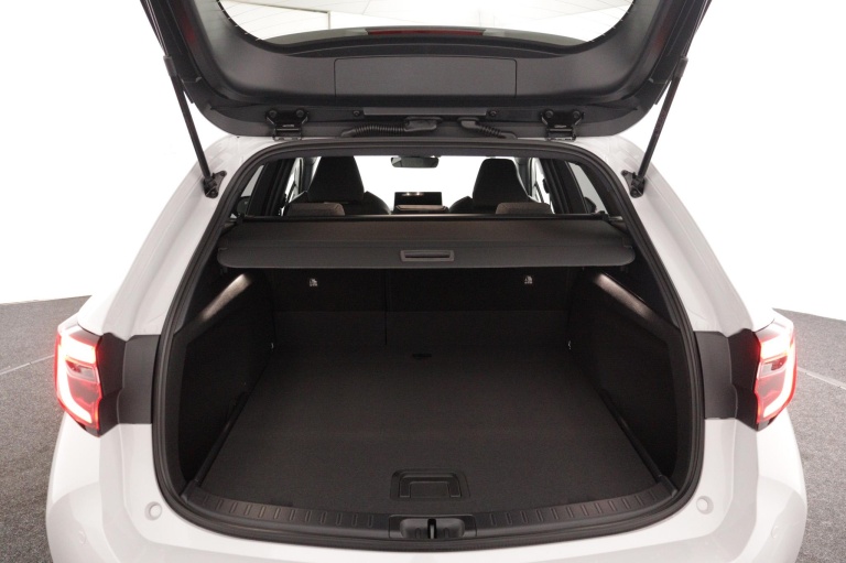 Toyota Corolla - Hybrid 140 Dynamic 23