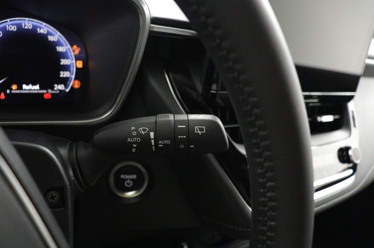 Toyota Corolla - Hybrid 140 Dynamic 32