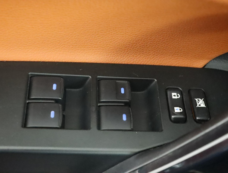 Toyota Auris - 1.8 Hybrid Executive 29