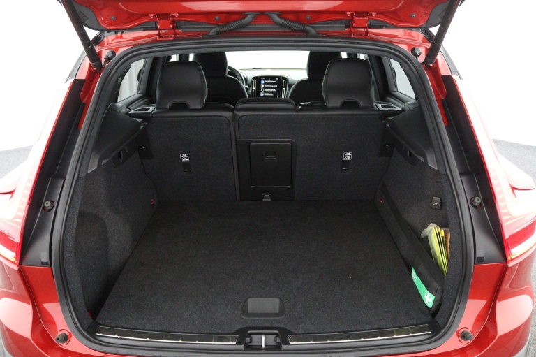 Volvo XC40 - 1.5 T2 R-Design 20