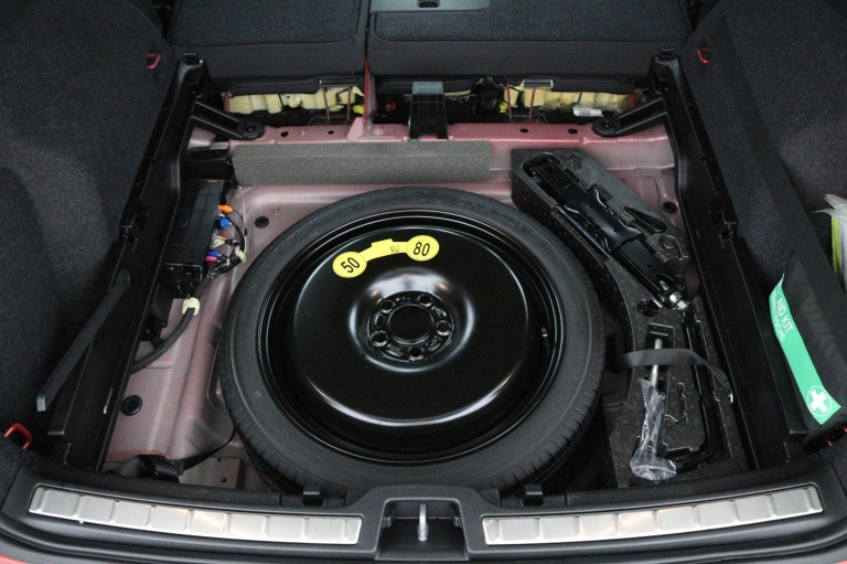 Volvo XC40 - 1.5 T2 R-Design 30