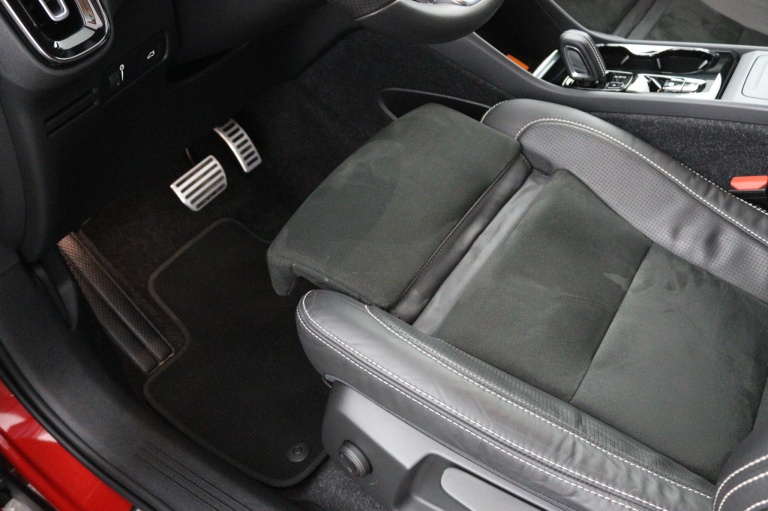 Volvo XC40 - 1.5 T2 R-Design 35