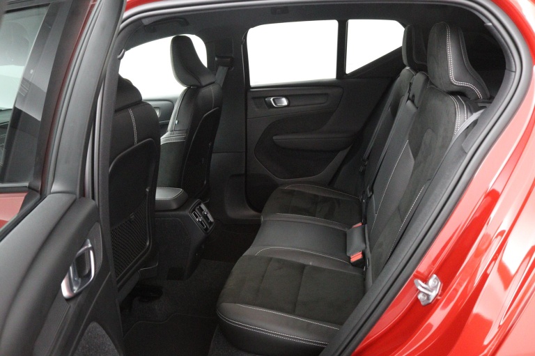 Volvo XC40 - 1.5 T2 R-Design 37