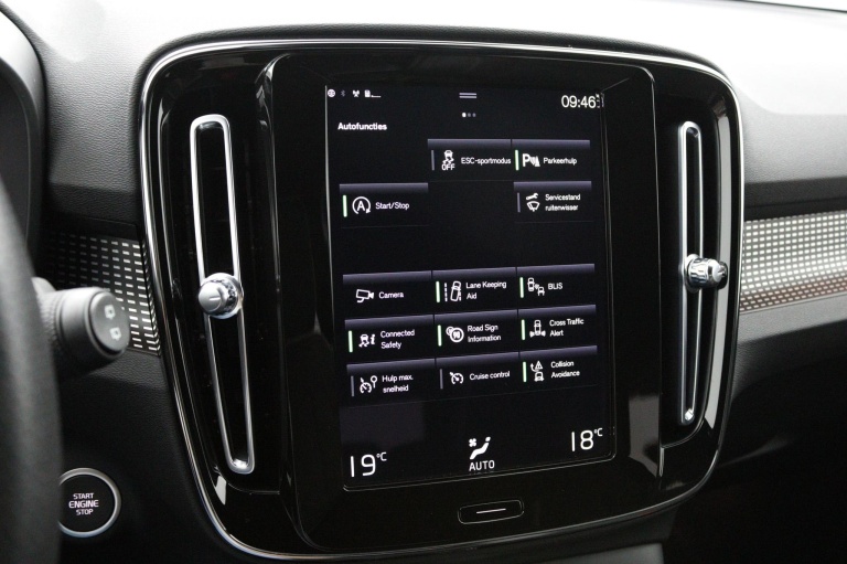 Volvo XC40 - 1.5 T2 R-Design 43