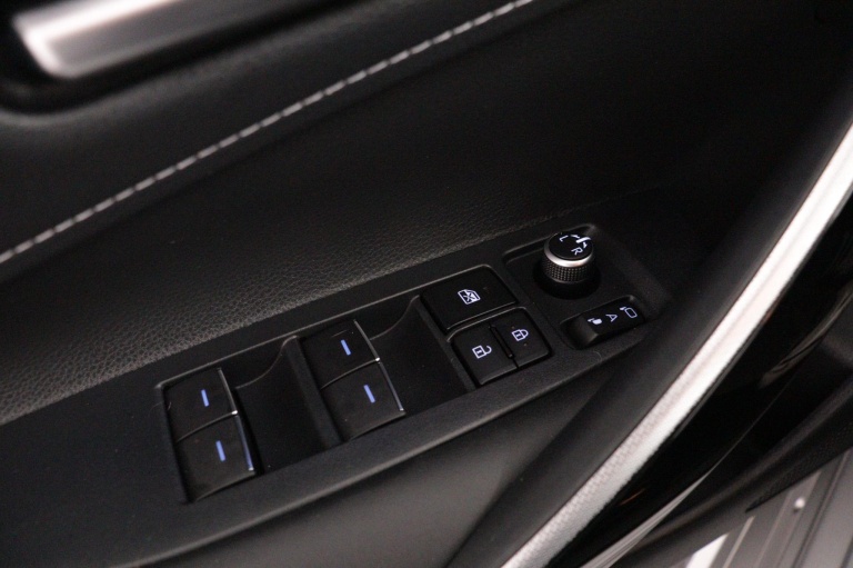 Toyota Corolla - 1.8 Hybrid Dynamic 26