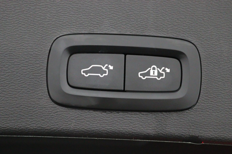 Volvo XC40 - 2.0 T5 AWD R-Design Intro Edition 36