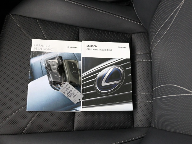 Lexus ES - 300h President Line