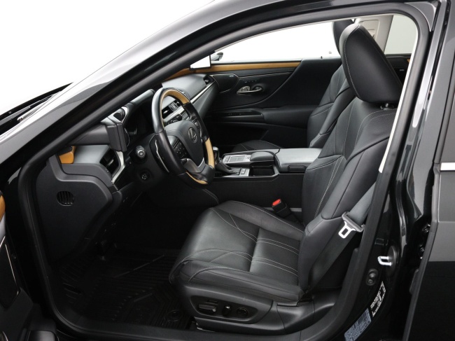 Lexus ES - 300h President Line