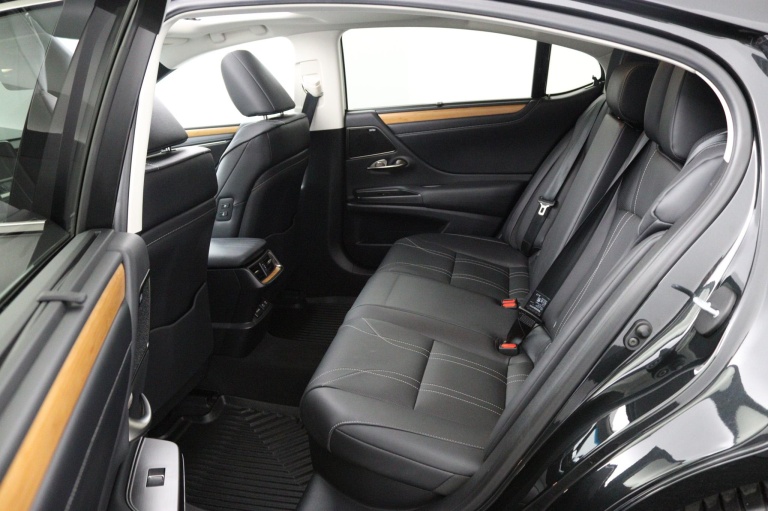 Lexus ES - 300h President Line 18