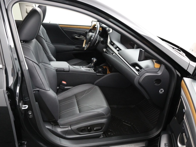 Lexus ES - 300h President Line