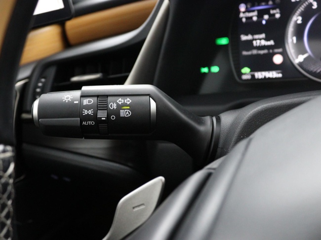 Lexus ES - 300h President Line