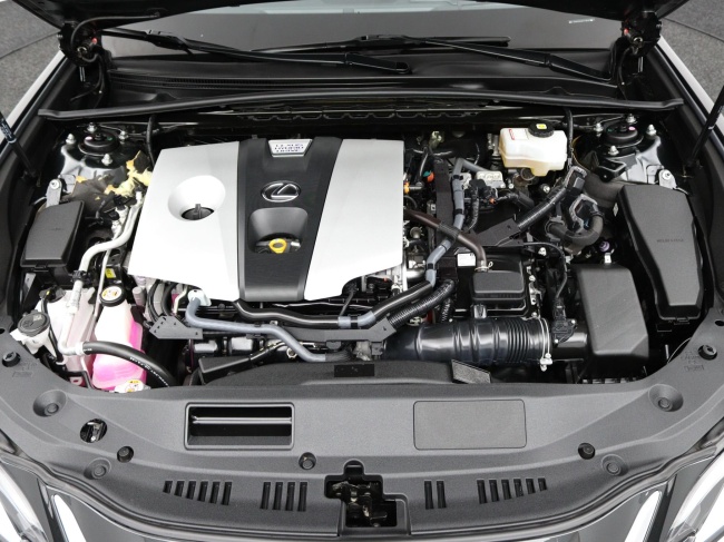 Lexus ES - 300h President Line