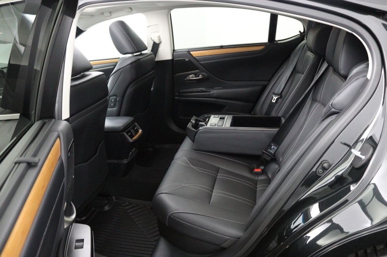 Lexus ES - 300h President Line 39