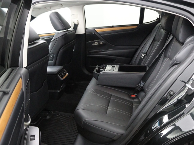 Lexus ES - 300h President Line