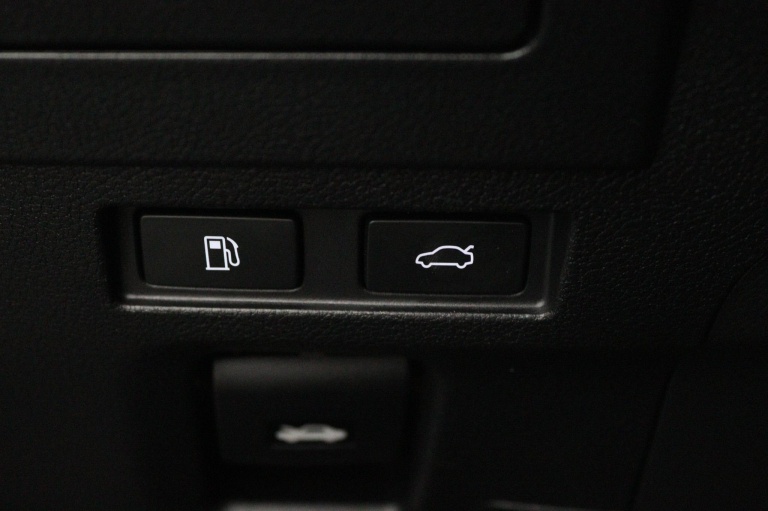 Lexus ES - 300h President Line 43