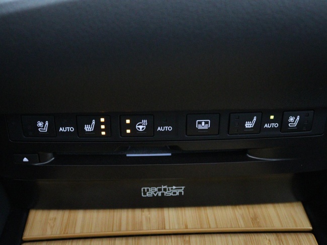 Lexus ES - 300h President Line