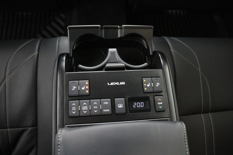 Lexus ES - 300h President Line 62