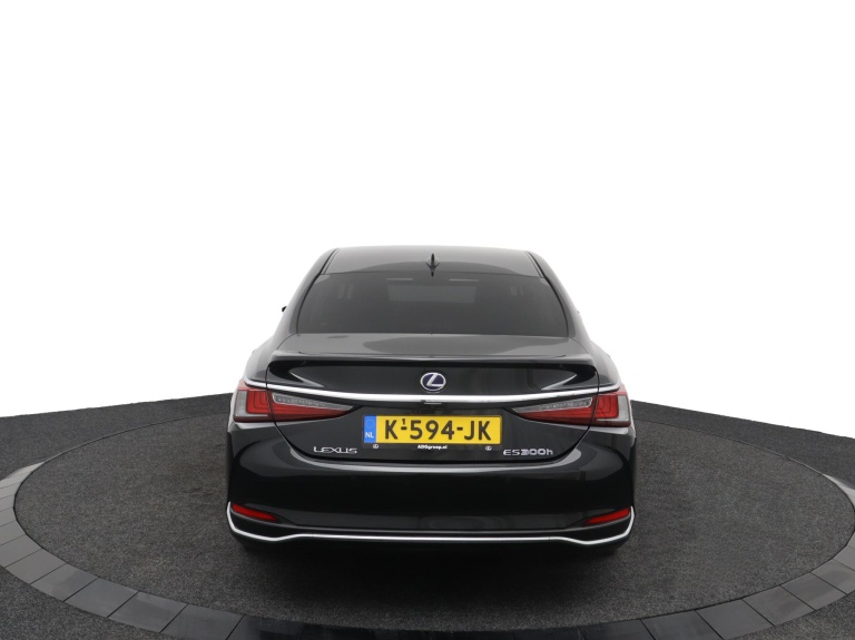 Lexus ES - 300h President Line 64