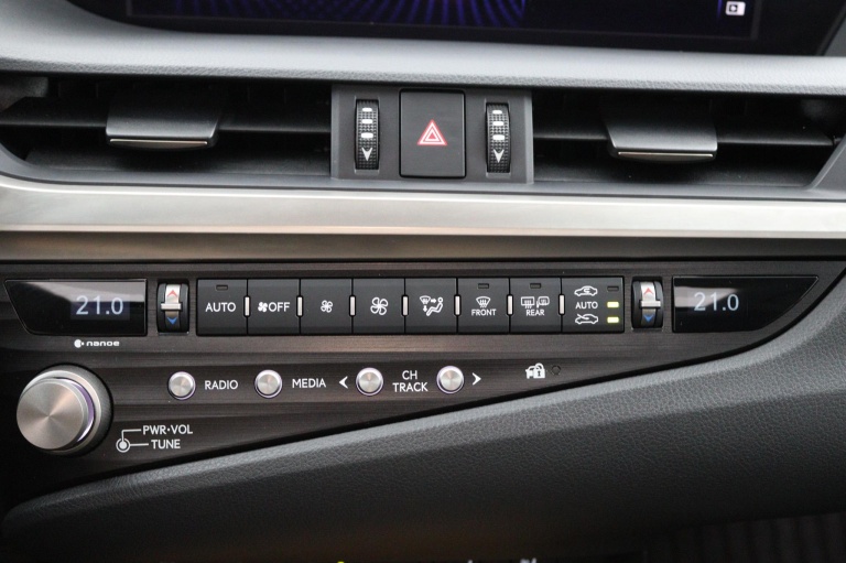 Lexus ES - 300h President Line 7