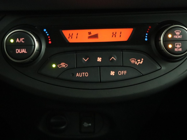 Toyota Yaris - 1.3 VVT-i Trend