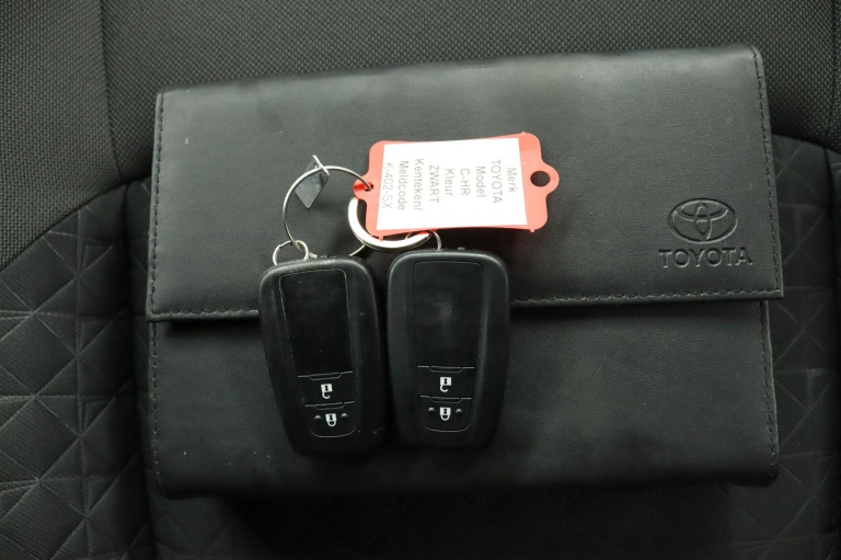 Toyota C-HR - 2.0 Hybrid First Edition 11