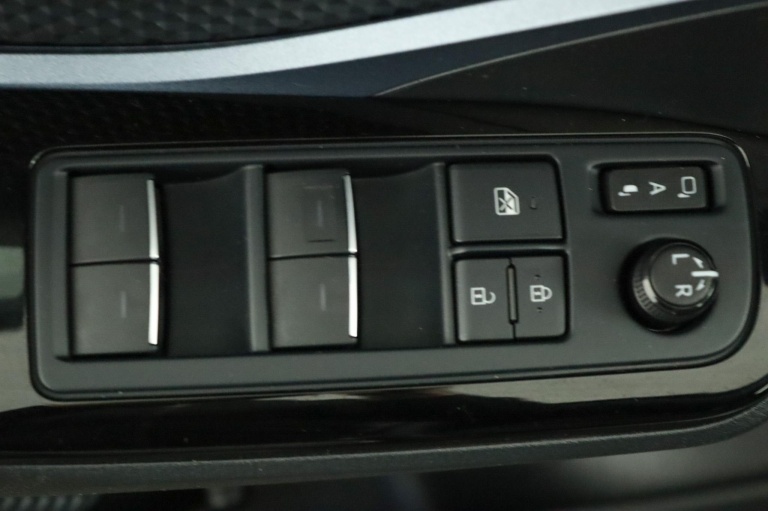 Toyota C-HR - 2.0 Hybrid First Edition 29