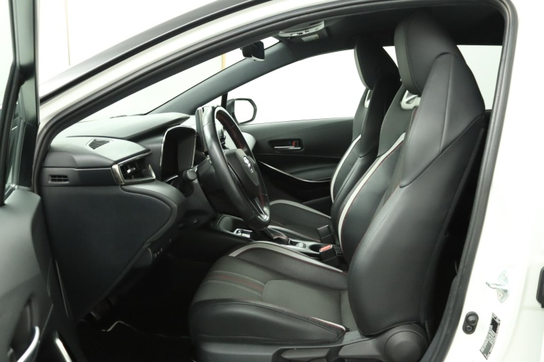 Toyota Corolla Touring Sports - 1.8 Hybrid GR-Sport 17