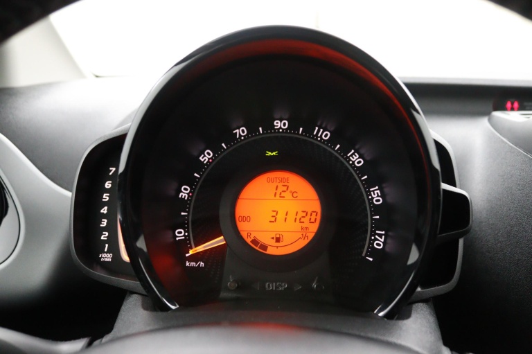 Toyota Aygo - 1.0 VVT-i x-play 12